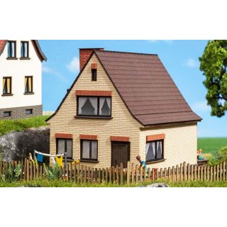 Small Residential House 9.9 cm x 12.2 cm, 8.9 cm high