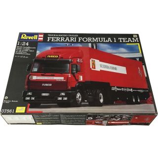 Ferrari Formula 1 Team Truck and Racing Trailer 1/24 [Revell]