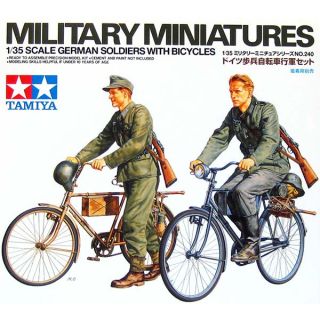 German Soldier with Bicycles 1/35 (#240) [Tamiya]